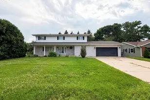 422 28th St, La Crosse, WI 54601 - Photo 1