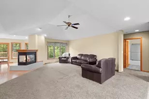 W260N2961 Steeplechase Dr, Pewaukee, WI 53072 - Photo 5