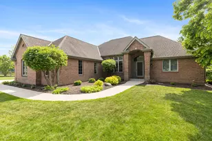 W260N2961 Steeplechase Dr, Pewaukee, WI 53072 - Photo 1
