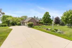 W260N2961 Steeplechase Dr, Pewaukee, WI 53072 - Photo 41