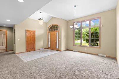 W260N2961  Steeplechase Dr, Pewaukee, WI 53072 - Photo 9