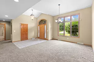 W260N2961 Steeplechase Dr, Pewaukee, WI 53072 - Photo 9