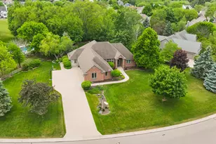 W260N2961 Steeplechase Dr, Pewaukee, WI 53072 - Photo 3