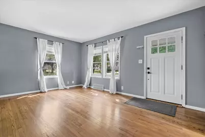 W164N8426  Hiawatha Ave, Menomonee Falls, WI 53051 - Photo 5