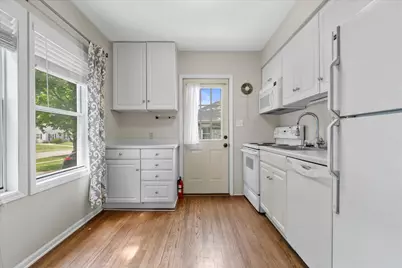 W164N8426  Hiawatha Ave, Menomonee Falls, WI 53051 - Photo 7