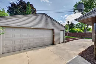 10529 W Caldwell Ave, Milwaukee, WI 53225 - Photo 17