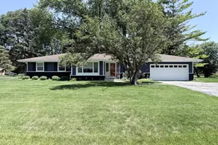 9050 N Silver Brook Ln, Brown Deer, WI 53223 - Photo 1