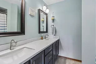 7710 S Chapel Hill Dr, Franklin, WI 53132 - Photo 19