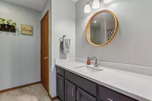 7710 S Chapel Hill Dr, Franklin, WI 53132 - Photo 11