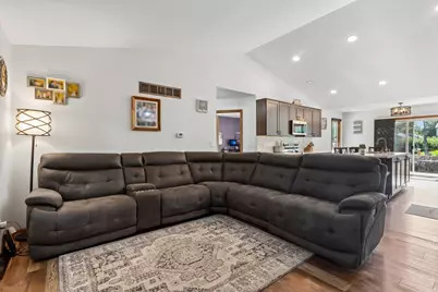 7710 S Chapel Hill Dr, Franklin, WI 53132 - Photo 7