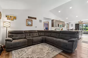 7710 S Chapel Hill Dr, Franklin, WI 53132 - Photo 7