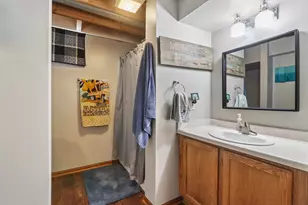 7710 S Chapel Hill Dr, Franklin, WI 53132 - Photo 25