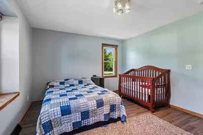 7710 S Chapel Hill Dr, Franklin, WI 53132 - Photo 9