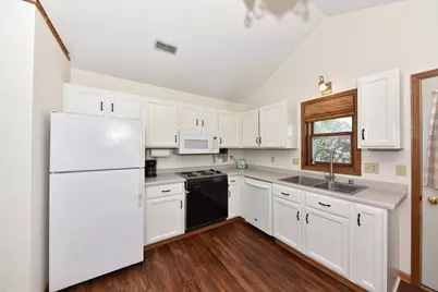 65  Stacy Lynn Ln #B, Hartford, WI 53027 - Photo 3