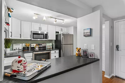 270 E Highland Ave #1021, Milwaukee, WI 53202 - Photo 7
