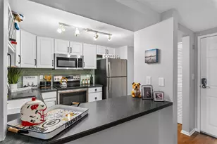 270 E Highland Ave, Milwaukee, WI 53202 - Photo 7