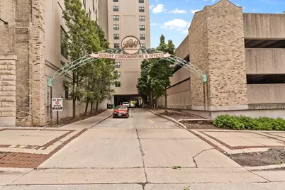 270 E Highland Ave #1021, Milwaukee, WI 53202 - Photo 41