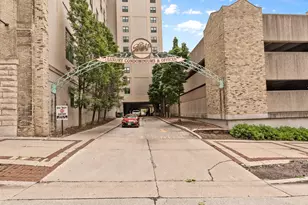 270 E Highland Ave, Milwaukee, WI 53202 - Photo 41