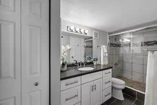 270 E Highland Ave, Milwaukee, WI 53202 - Photo 17