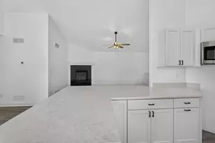W206N16182 Stonebrook Dr, Jackson, WI 53037 - Photo 5