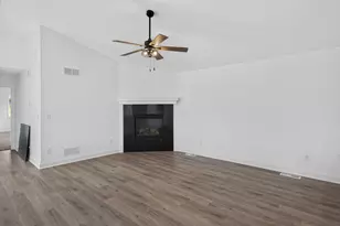 W206N16182 Stonebrook Dr, Jackson, WI 53037 - Photo 7