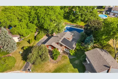 N106W15749  Adams Ct, Germantown, WI 53022 - Photo 5