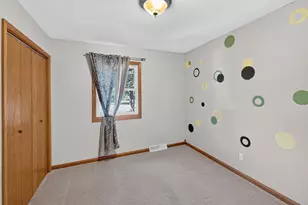 240 Meadowbrook Dr, Fredonia, WI 53021 - Photo 11