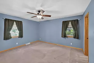 240 Meadowbrook Dr, Fredonia, WI 53021 - Photo 9