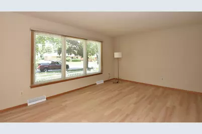 48  Virginia St, Racine, WI 53405 - Photo 3