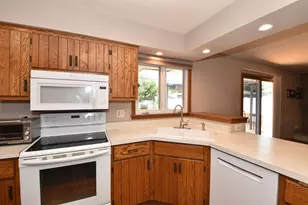 48 Virginia St, Racine, WI 53405 - Photo 15