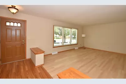 48  Virginia St, Racine, WI 53405 - Photo 7