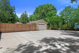 205 N Chicago Ave, South Milwaukee, WI 53172 - Photo 17