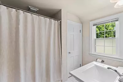 2504 N 90th St, Wauwatosa, WI 53226 - Photo 17