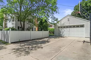 2504 N 90th St, Wauwatosa, WI 53226 - Photo 21
