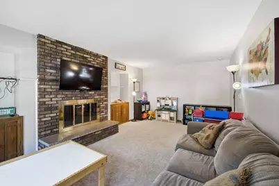 2319  Napa Trl, Waukesha, WI 53188 - Photo 7