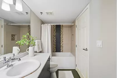 270 E Highland Ave #424, Milwaukee, WI 53202 - Photo 21