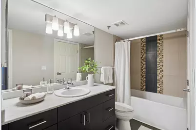 270 E Highland Ave #424, Milwaukee, WI 53202 - Photo 9