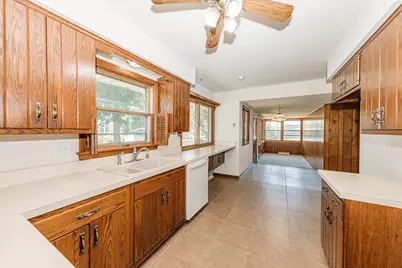 21670 W Glengarry Rd, New Berlin, WI 53146 - Photo 15