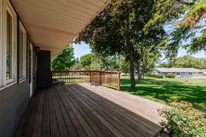 21670 W Glengarry Rd, New Berlin, WI 53146 - Photo 5