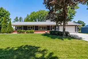 21670 W Glengarry Rd, New Berlin, WI 53146 - Photo 1