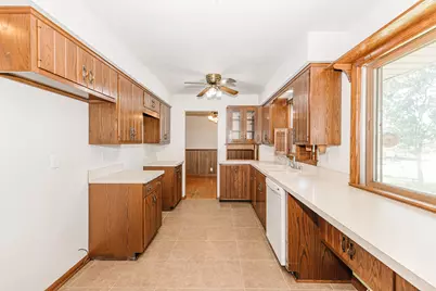 21670 W Glengarry Rd, New Berlin, WI 53146 - Photo 17