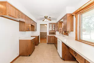21670 W Glengarry Rd, New Berlin, WI 53146 - Photo 17
