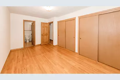 21670 W Glengarry Rd, New Berlin, WI 53146 - Photo 19