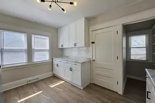 1651 S 58th St, West Allis, WI 53214 - Photo 7