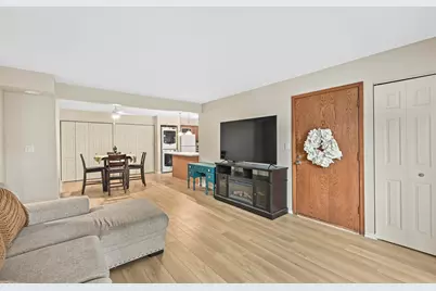 N82W13498  Fond Du Lac Ave #D108, Menomonee Falls, WI 53051 - Photo 11