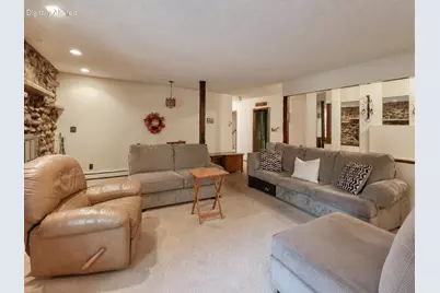 2203 W Goldcrest Ave, Milwaukee, WI 53221 - Photo 15