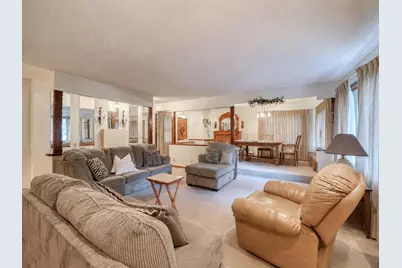 2203 W Goldcrest Ave, Milwaukee, WI 53221 - Photo 17