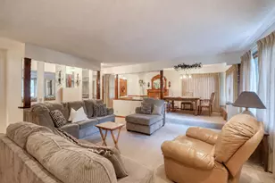 2203 W Goldcrest Ave, Milwaukee, WI 53221 - Photo 17