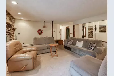 2203 W Goldcrest Ave, Milwaukee, WI 53221 - Photo 15