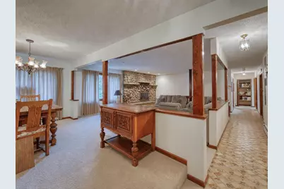 2203 W Goldcrest Ave, Milwaukee, WI 53221 - Photo 19